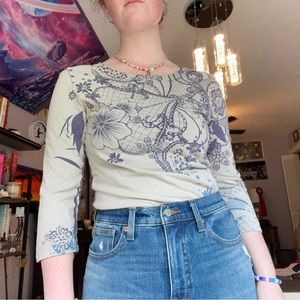 Vintage y2k quarter length shirt!